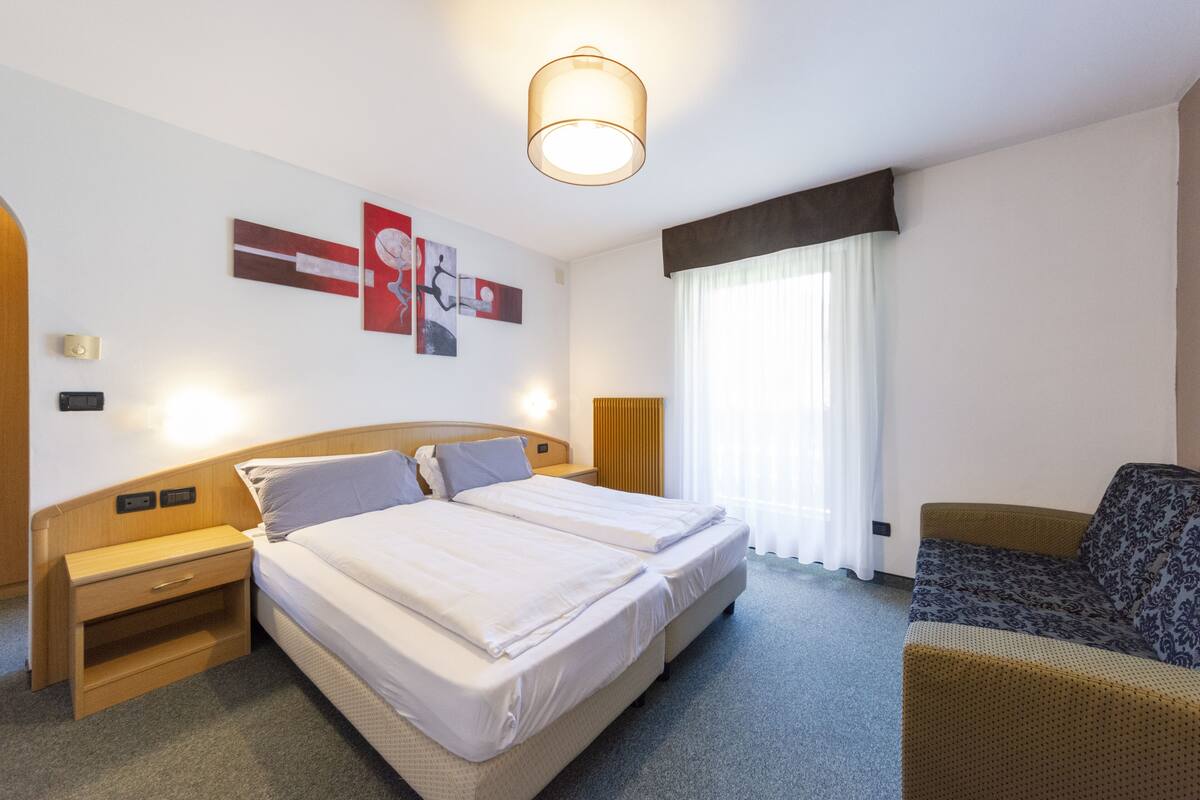 Superior Double Room | In-room safe, WiFi (free)