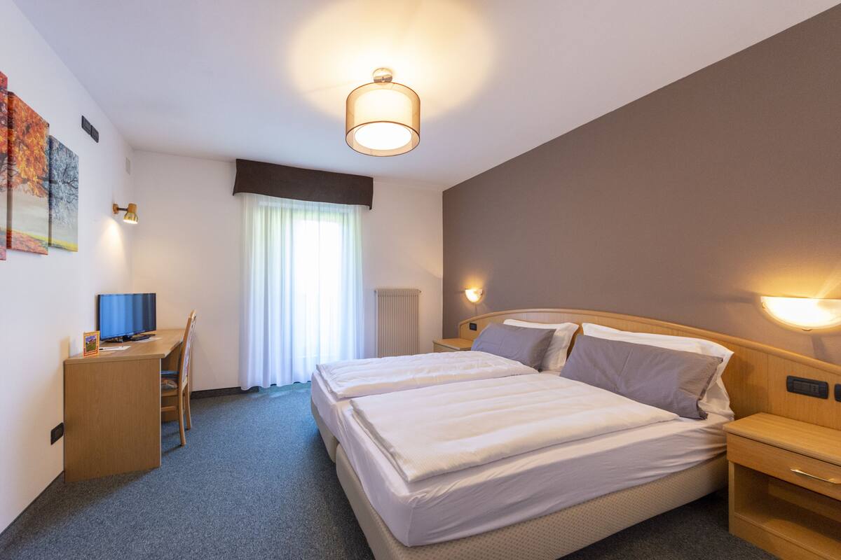 Comfort Double Room | In-room safe, WiFi (free)