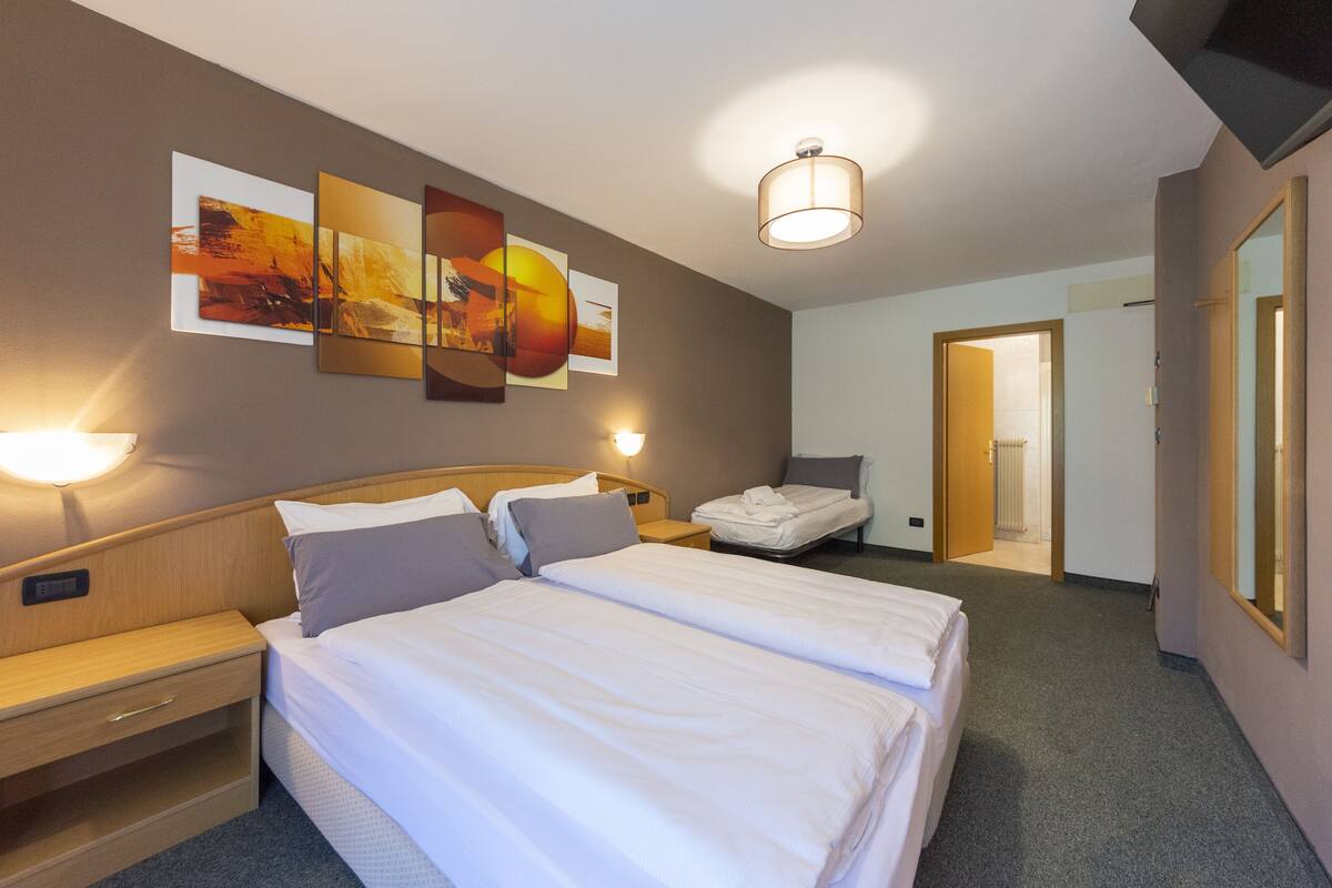 Comfort Triple Room | In-room safe, WiFi (free)