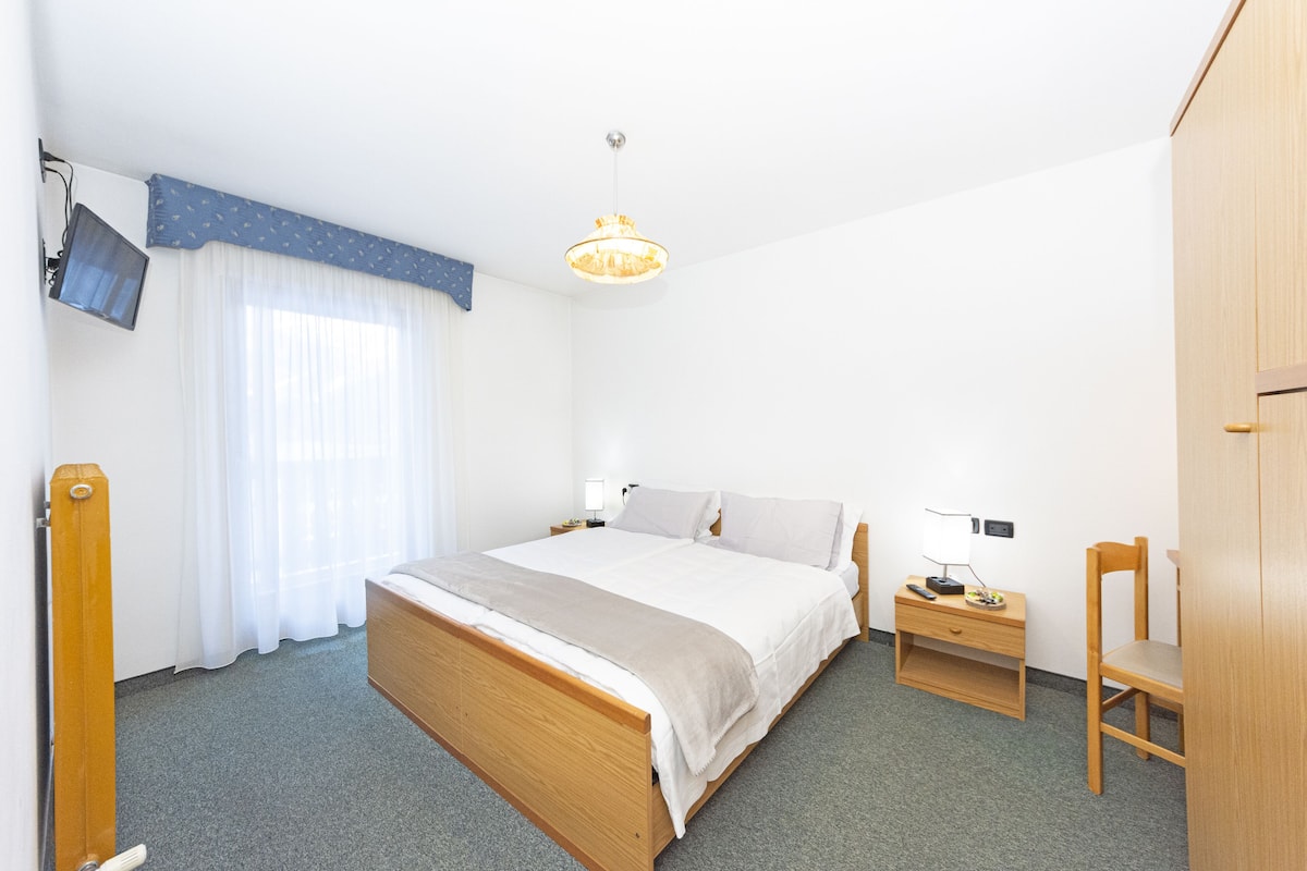 Economy-Doppel- oder -Zweibettzimmer