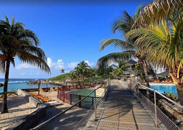 Outdoor pool - Apartment 2902 MANONEVA, 2 BEDROOMS + ground floor living room in MANGANAO, (Saint-Francois)