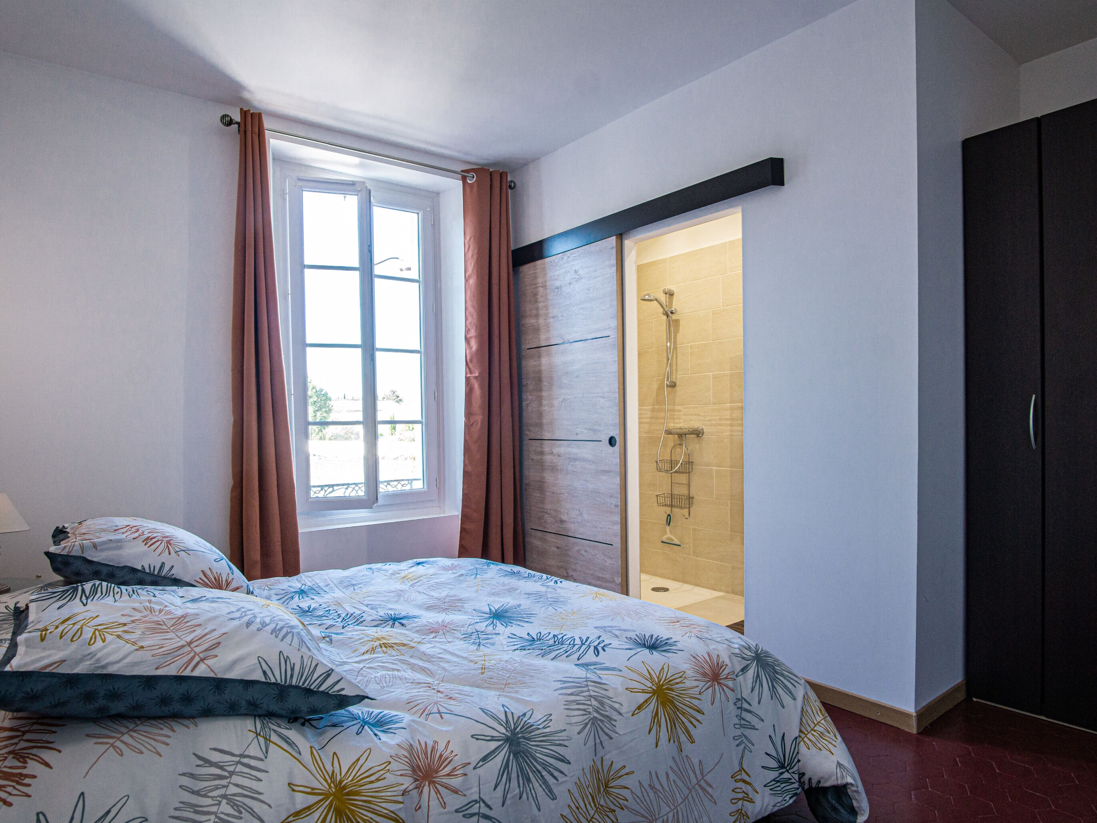 2 chambres, fer et planche à repasser, lit parapluie, Wi-Fi