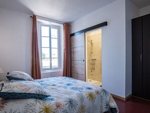 2 dormitoris, planxa i posts de planxar, un bressol de viatge i wifi 