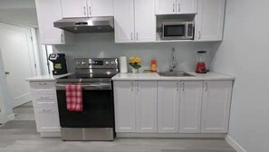 Frigorífic, microones, forn i placa de cuina