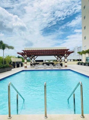 Piscine extérieure, piscine chauffée