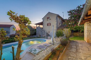 A heated pool - Villa DiVino (Istria - Pačići) (Svetvinčenat)