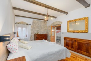 4 bedrooms, Internet - Villa DiVino (Istria - Pačići) (Svetvinčenat)