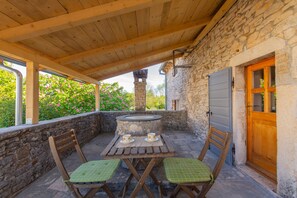 Outdoor dining - Villa DiVino (Istria - Pačići) (Svetvincenat)