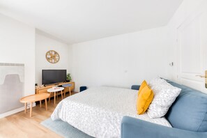 2 chambres, système d’insonorisation, fer et planche à repasser