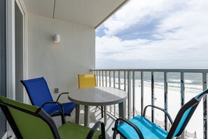Outdoor dining - Island Shores 654- Heart Of Gulf Shores, Park & Walk! OMG View! (Gulf Shores)
