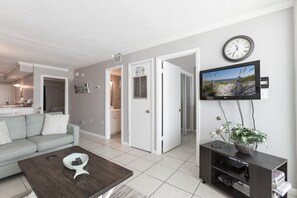 Smart TV - Island Shores 654- Heart Of Gulf Shores, Park & Walk! OMG View! (Gulf Shores)