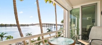 Top Floor Corner Unit| Bahia Vista 8-509|2/2