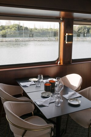 Free daily continental breakfast  - Costa do Sal - Boat Lounge Hotel (Ilhavo)