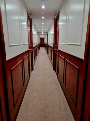 30-inch LCD TV with satellite channels, TV - Costa do Sal - Boat Lounge Hotel (Ilhavo)