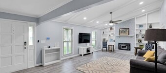 Home Sweet Hayden - 4 beds/3 Full Bath in East End