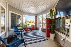 Terrace/patio - Retro Ranch-5bd-Pool-Hot Tub-Games-Pickleball (Winchester)