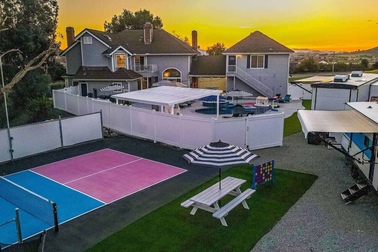 Retro Ranch-5bd-Pool-Hot Tub-Games-Pickleball