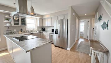 Townhome, 3 Bedrooms | Private kitchen