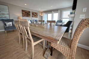 Dining - A Sandalwalk by Sea Scape Properties (Wrightsville Beach)