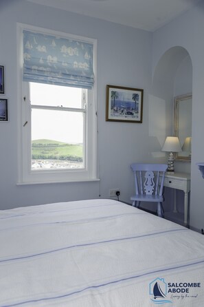 2 室のベッドルーム、アイロン / アイロン台、WiFi (無料)、ベッドシーツ