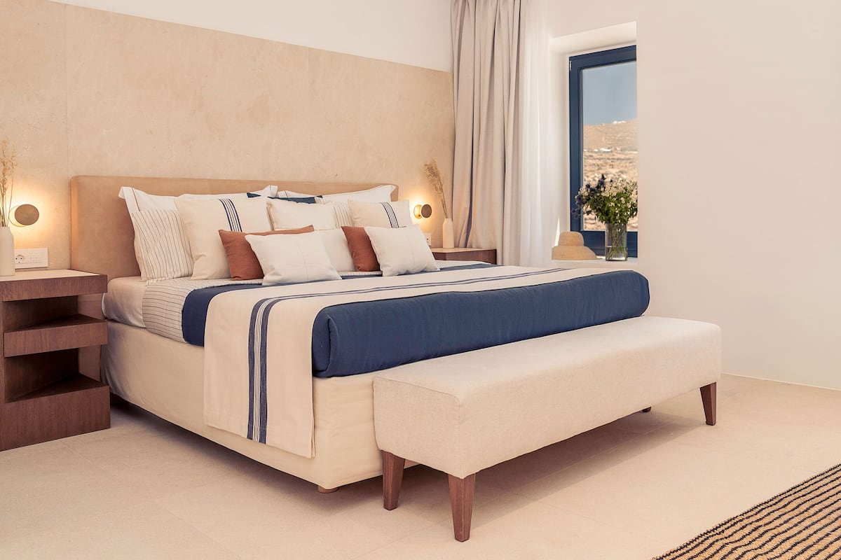 1 bedroom, Egyptian cotton sheets, premium bedding, Select Comfort beds