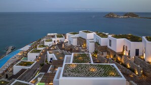 A coastal hotel with rooftop gardens, white buildings, and a view of the sea. - Cali Mykonos (Mykonos)