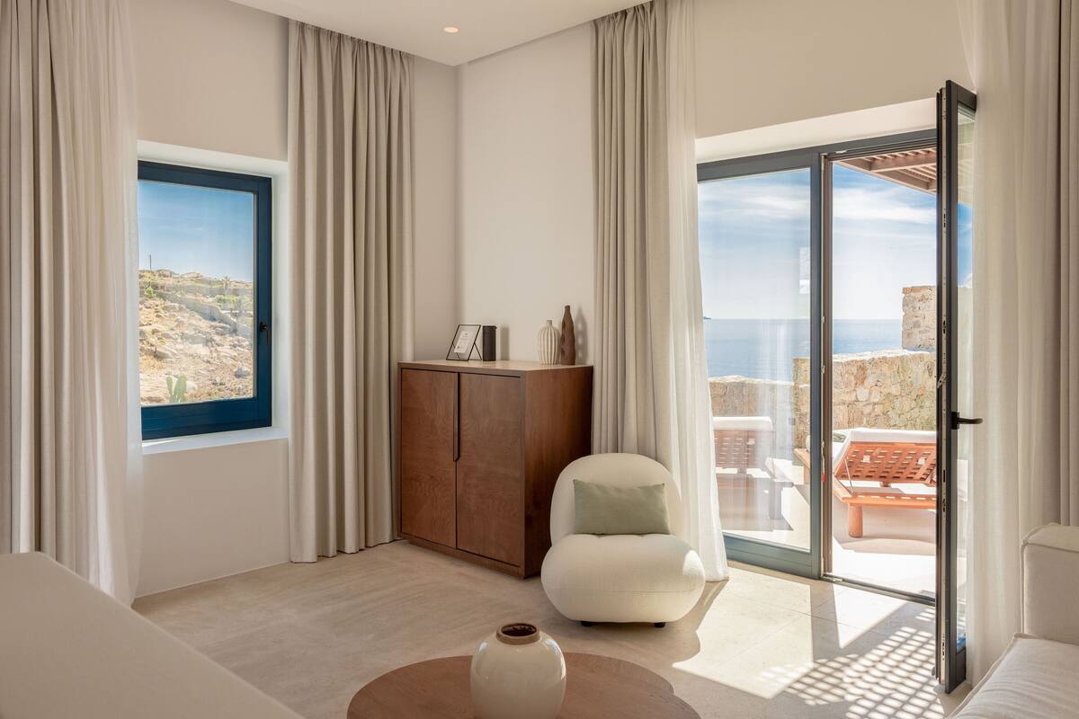 Junior Pool Suite | Beach/ocean view