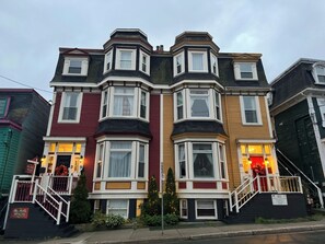 Exterior - The Roses Heritage Inn (St. John's)