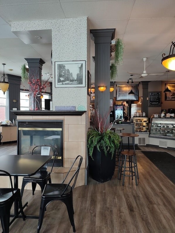 Restaurant - The Roses Heritage Inn (St. John's)