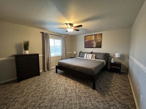 4 Schlafzimmer, Schreibtisch, Bügeleisen/Bügelbrett, kostenloses WLAN