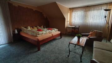 Double Room | Free WiFi, bed sheets