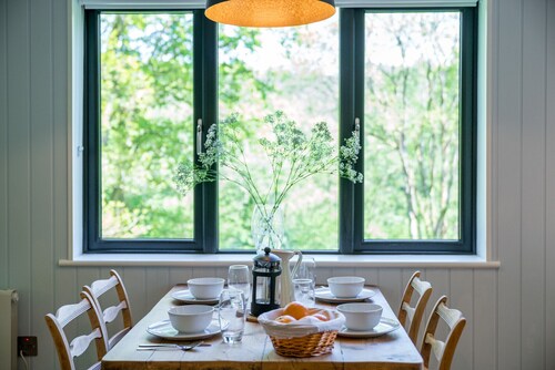 Guest Cabin in the Hampshire Woods