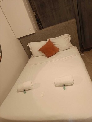 1 chambre, fer et planche Ă repasser, Wi-Fi, draps fournis