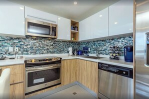 Fridge, microwave, oven, stovetop