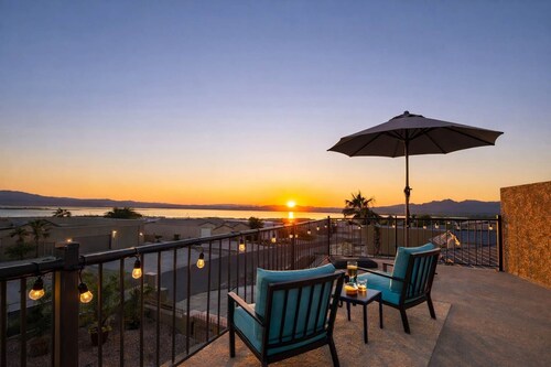 Group Friendly 6 BR Pool Compound Near Windsor
