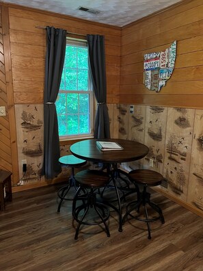 Dining - Lazy Lane Cabins - Brookside Cabin (South Bloomingville)