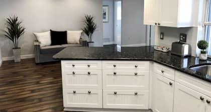 Spacious Home with Pool Close to Beaches and Downtown