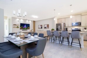 Dining - 2182 FMP - 4BR Luxury Townhome Pool Disney (Four Corners)