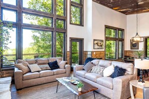 TV, caminetto, studio