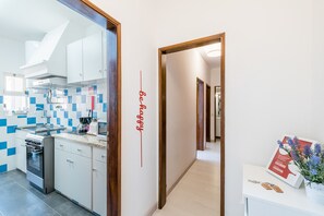 Fridge, microwave, oven, coffee/tea maker - LAGOS CLASSIC by HOMING (Lagos)