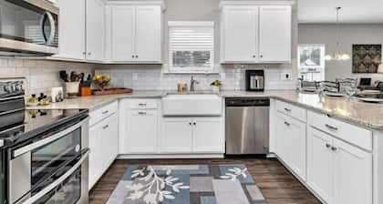 Upscale Luxury 4 bed 2.5 bath Near I20, August National & FT. Gordon