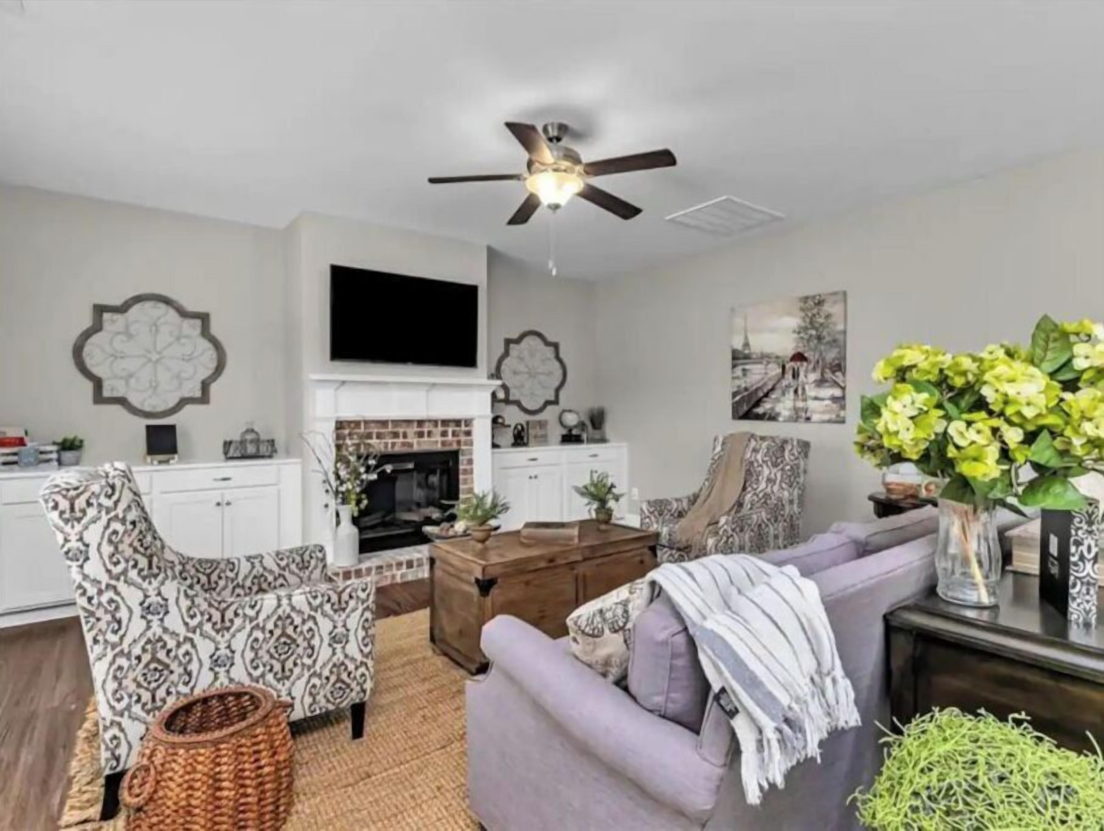 スマートテレビ、暖炉、書庫、プリンター