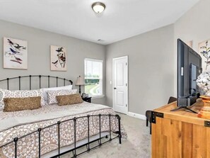 4 bedrooms, desk, iron/ironing board, free WiFi