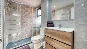 Bathtub, toilet paper - ♥CostaCabana - Casa Costa♥ (Lloret de Mar)