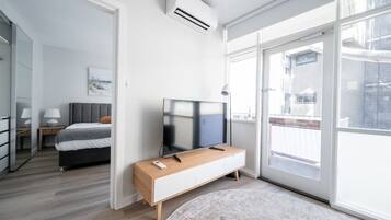 2 bedrooms, desk, iron/ironing board, travel crib