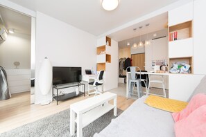 City Apartment | 1 bedroom, individually decorated, laptop workspace, free WiFi - Main Trainstation one bedroom AC p4you (Kraków)
