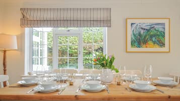 Cottage | Dining