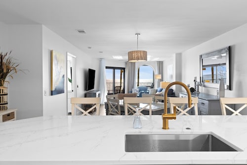 Seascape 315 - Oceanfront Condo Overlooking Pool!