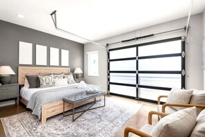 4 bedrooms, desk, iron/ironing board, travel crib