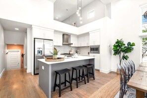 Fridge, microwave, stovetop, dishwasher